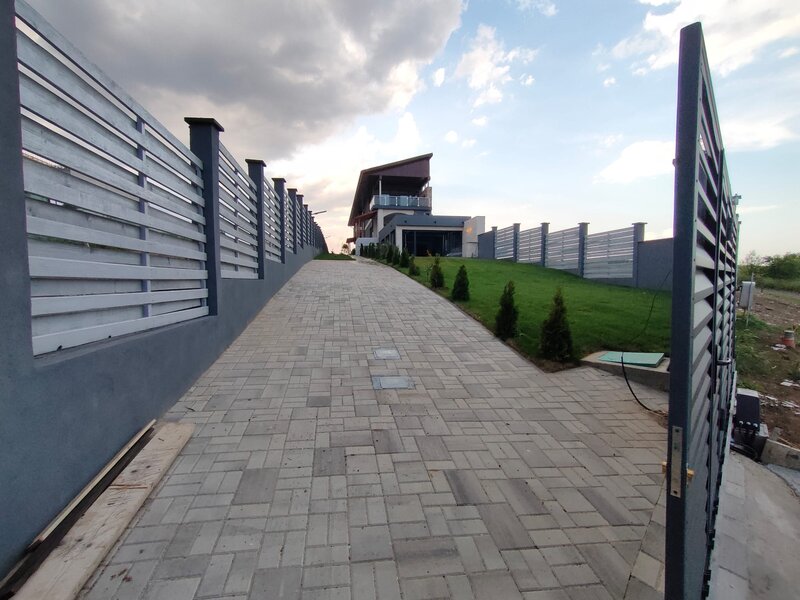 Corbeanca pe malul lacului si langa padure, vila de inchiriat.