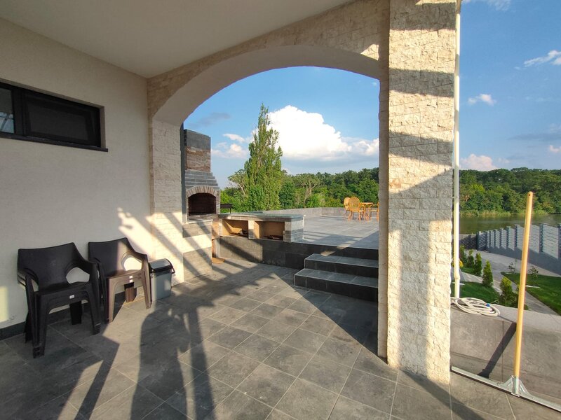 Corbeanca pe malul lacului si langa padure, vila de inchiriat.