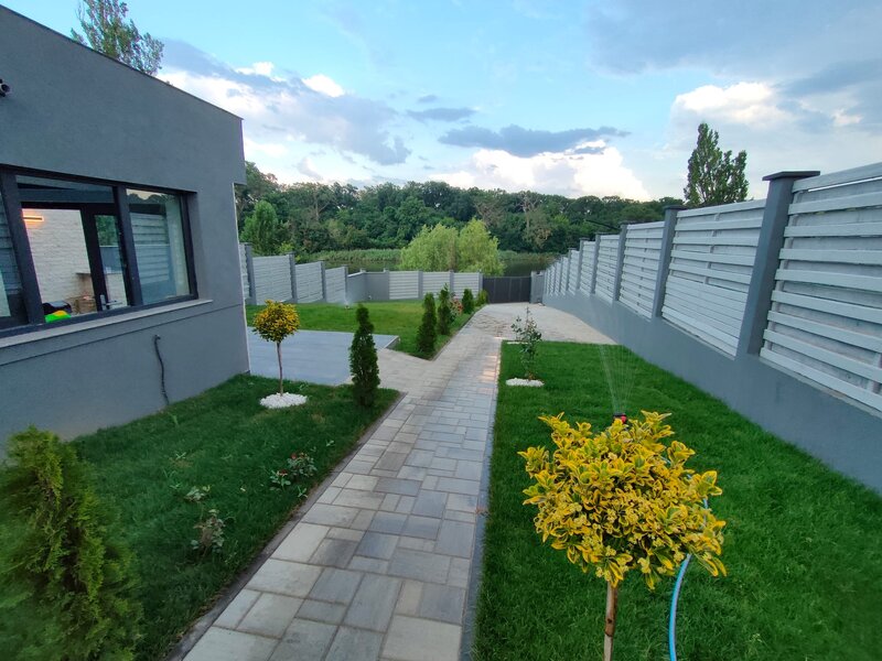 Corbeanca pe malul lacului si langa padure, vila de inchiriat.