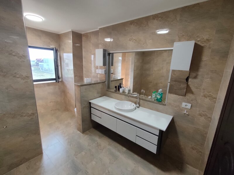 Corbeanca pe malul lacului si langa padure, vila de inchiriat.